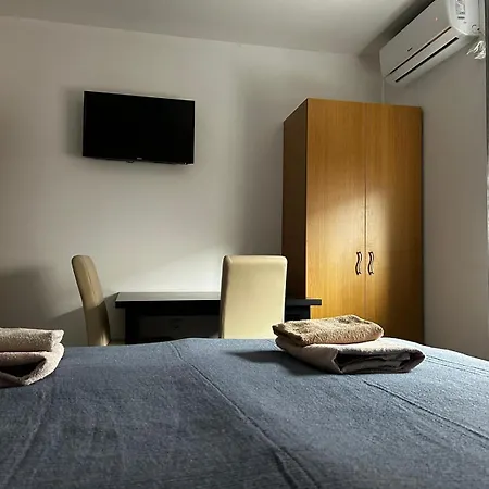 Medium Motel